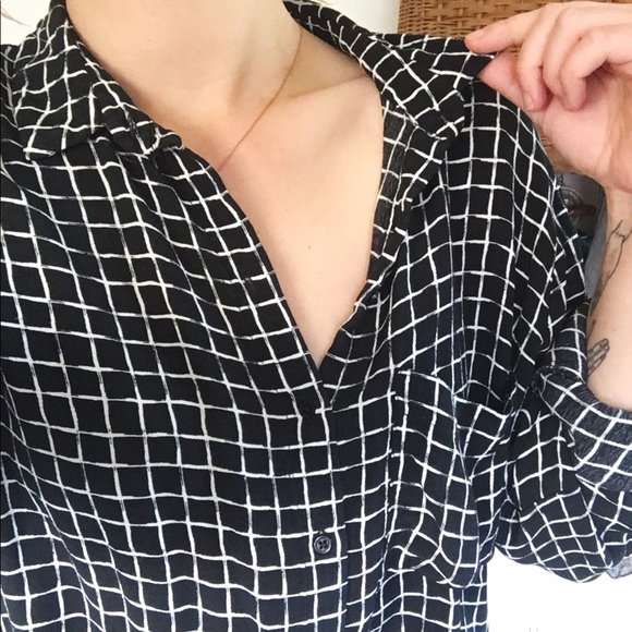 Black and white button up blouse - Picture 2 of 4
